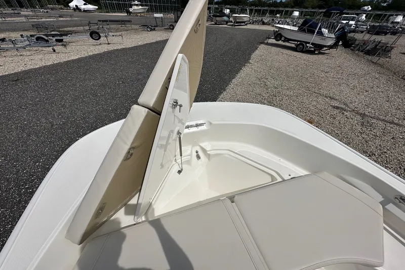 Slide: The Image of Boston Whaler 170 Montauk 2027 - 11