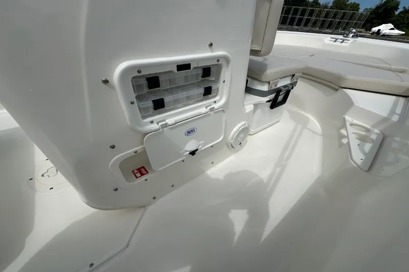 Slide: The Image of Boston Whaler 170 Montauk 2027 - 14