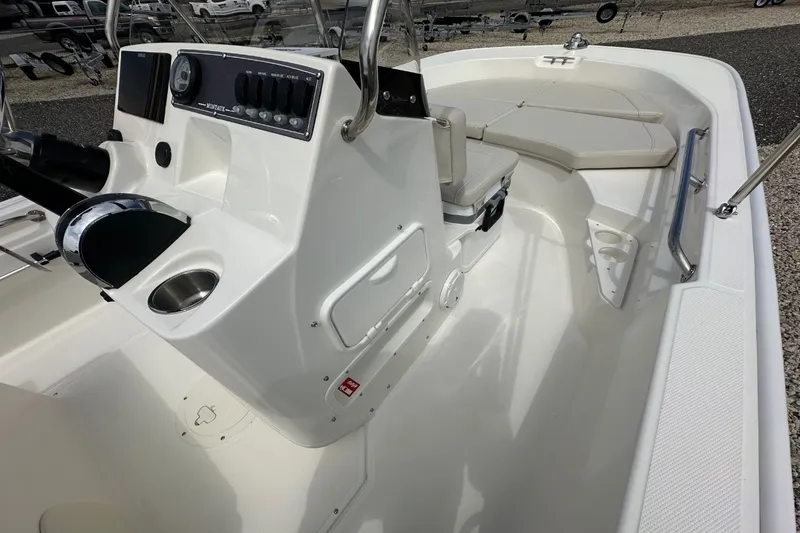 Slide: The Image of Boston Whaler 170 Montauk 2027 - 13