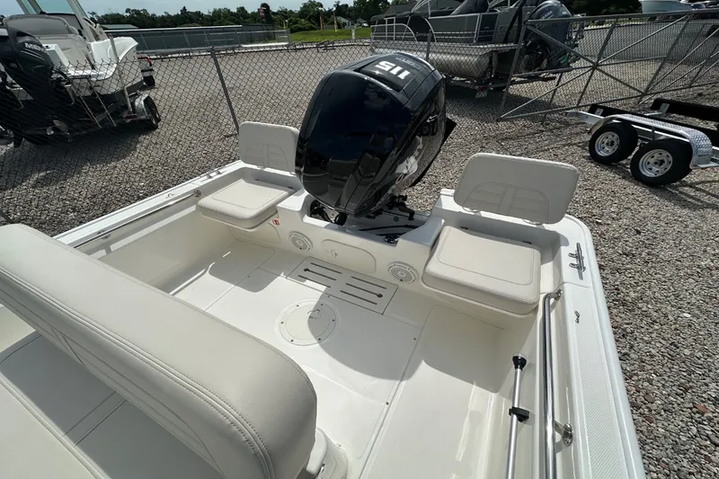 Slide: The Image of Boston Whaler 170 Montauk 2027 - 3