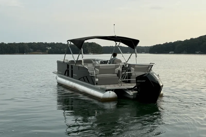 Slide: The Image of Crest 240 CLASSIC DLX 2023 - 10