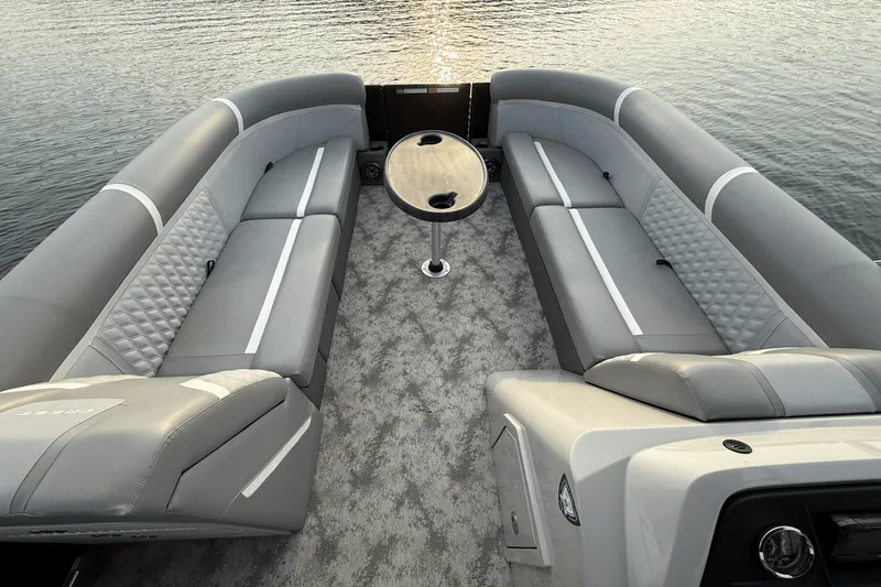 Slide: The Image of Crest 240 CLASSIC DLX 2023 - 13