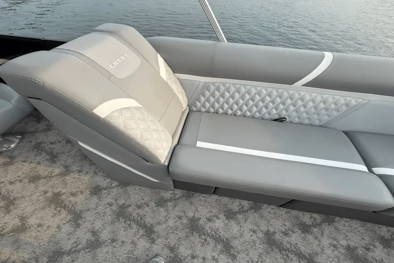 Slide: The Image of Crest 240 CLASSIC DLX 2023 - 16