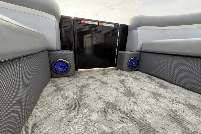 Slide: The Image of Crest 240 CLASSIC DLX 2023 - 17