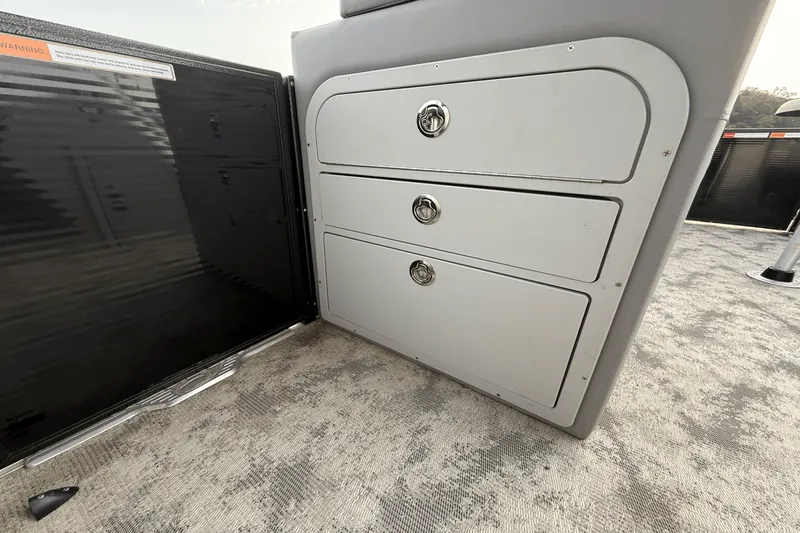 Slide: The Image of Crest 240 CLASSIC DLX 2023 - 21