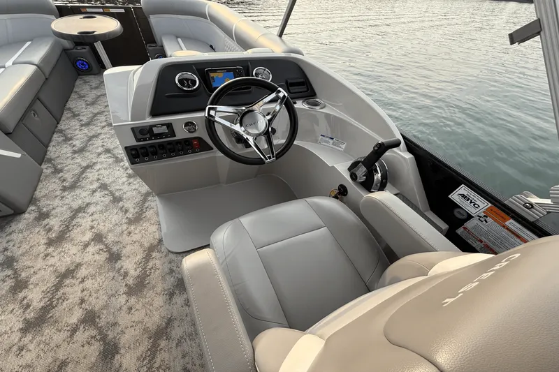 Slide: The Image of Crest 240 CLASSIC DLX 2023 - 23