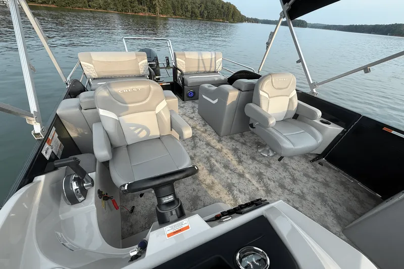 Slide: The Image of Crest 240 CLASSIC DLX 2023 - 30