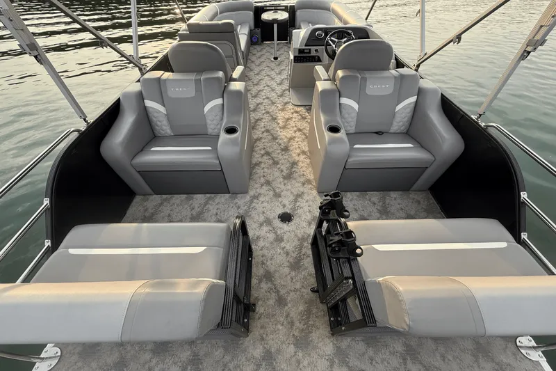 Slide: The Image of Crest 240 CLASSIC DLX 2023 - 39