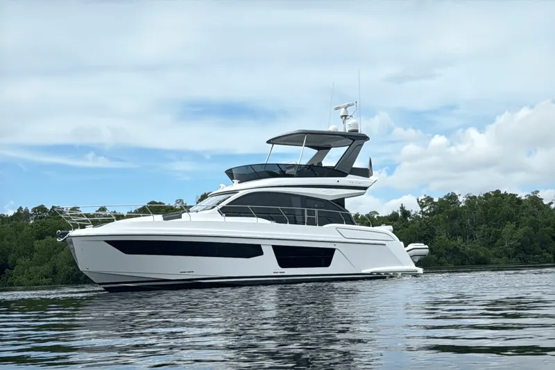 Slide: The Image of Azimut 53 FLY 2023 - 10