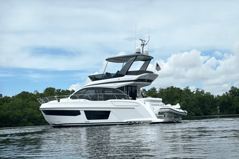 Slide: The Image of Azimut 53 FLY 2023 - 12