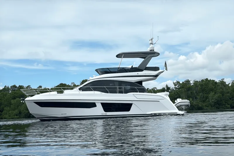 Slide: The Image of Azimut 53 FLY 2023 - 13