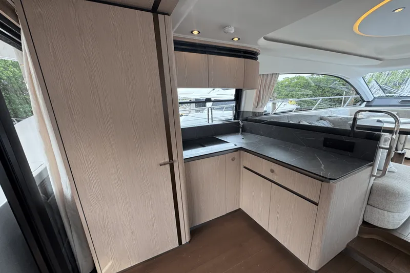 Slide: The Image of Azimut 53 FLY 2023 - 16