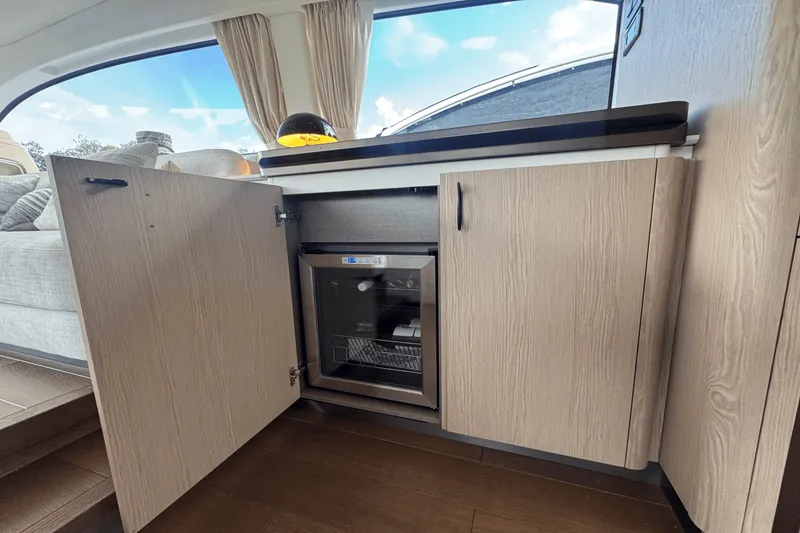 Slide: The Image of Azimut 53 FLY 2023 - 17