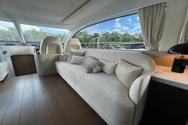 Slide: The Image of Azimut 53 FLY 2023 - 18