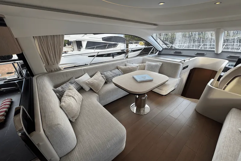 Slide: The Image of Azimut 53 FLY 2023 - 19