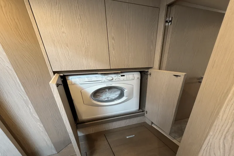 Slide: The Image of Azimut 53 FLY 2023 - 24