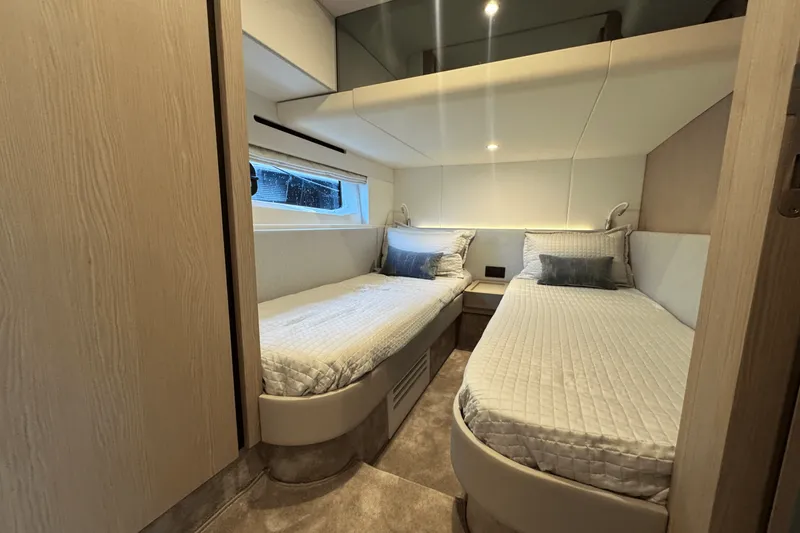 Slide: The Image of Azimut 53 FLY 2023 - 25