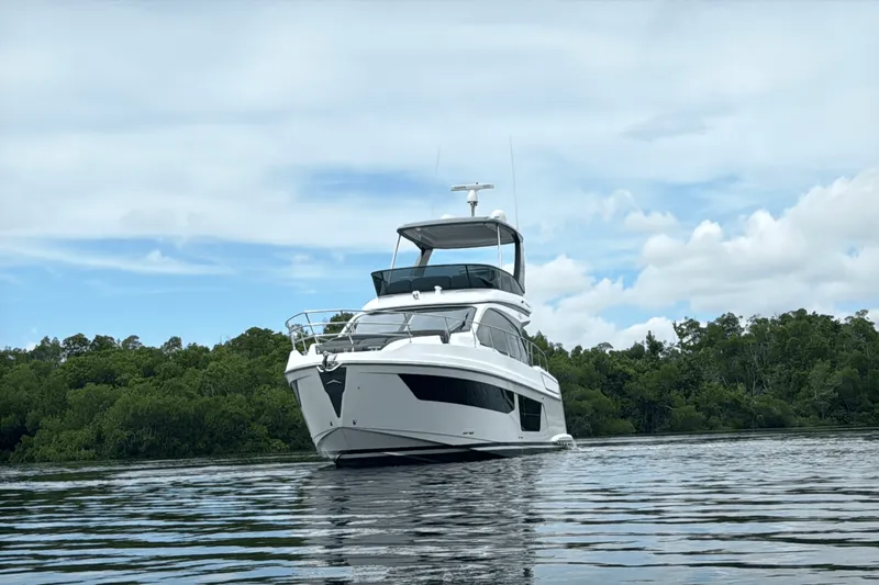 Slide: The Image of Azimut 53 FLY 2023 - 3