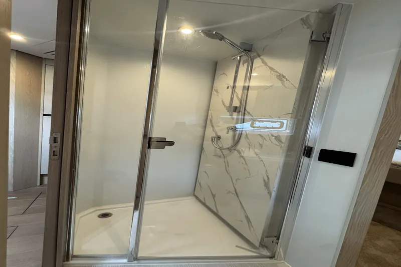 Slide: The Image of Azimut 53 FLY 2023 - 30