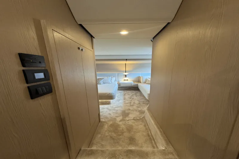 Slide: The Image of Azimut 53 FLY 2023 - 31