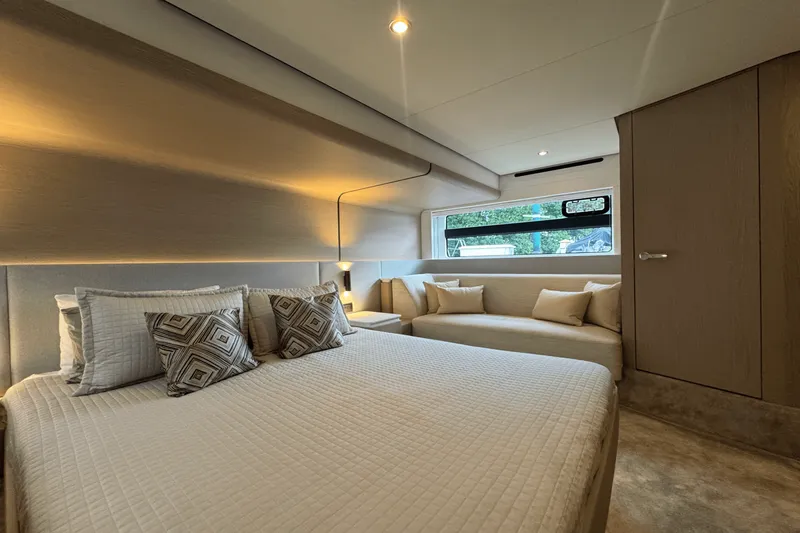 Slide: The Image of Azimut 53 FLY 2023 - 33