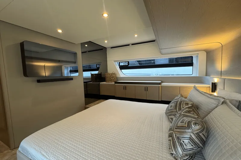 Slide: The Image of Azimut 53 FLY 2023 - 34