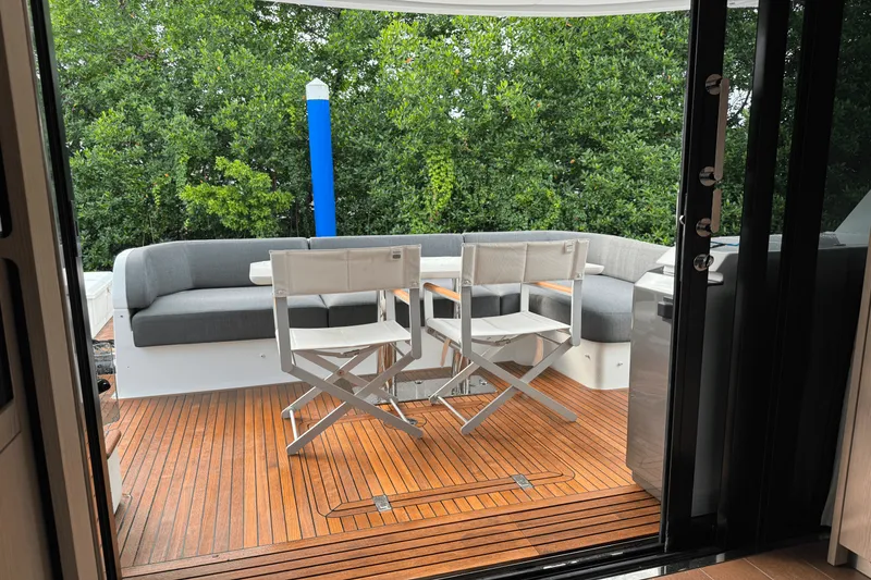 Slide: The Image of Azimut 53 FLY 2023 - 37