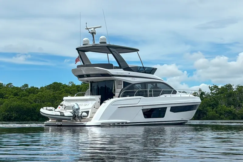 Slide: The Image of Azimut 53 FLY 2023 - 3