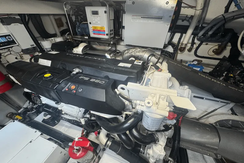 Slide: The Image of Azimut 53 FLY 2023 - 53