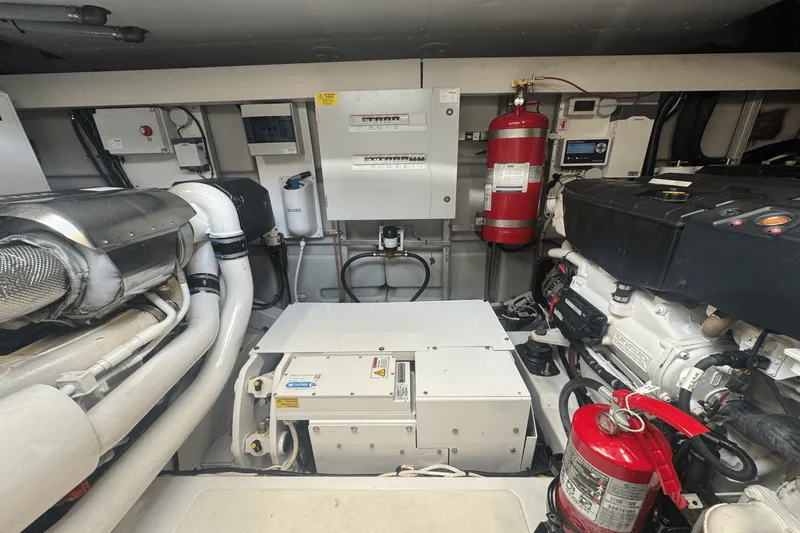 Slide: The Image of Azimut 53 FLY 2023 - 58