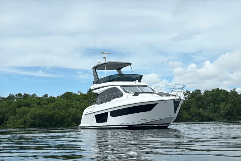 Slide: The Image of Azimut 53 FLY 2023 - 6