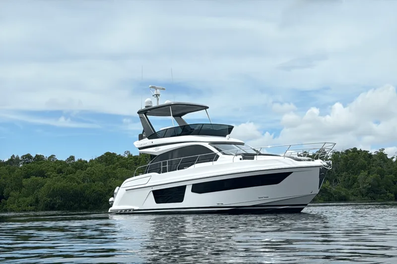 Slide: The Image of Azimut 53 FLY 2023 - 7