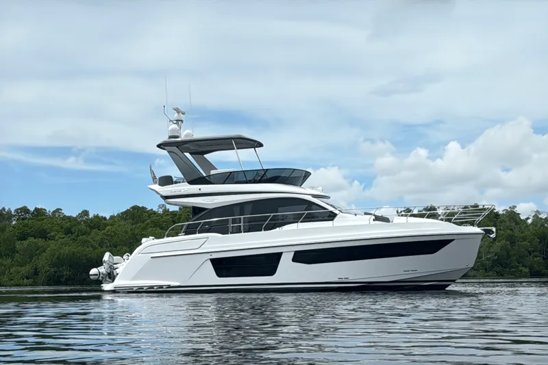 Slide: The Image of Azimut 53 FLY 2023 - 8