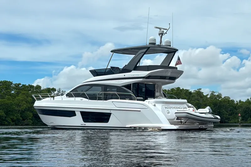 Slide: The Image of Azimut 53 FLY 2023 - 1