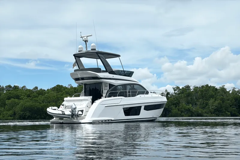 Slide: The Image of Azimut 53 FLY 2023 - 9