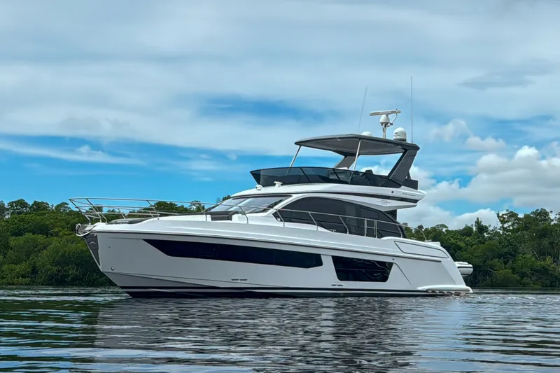 Slide: The Image of Azimut 53 FLY 2023 - 2