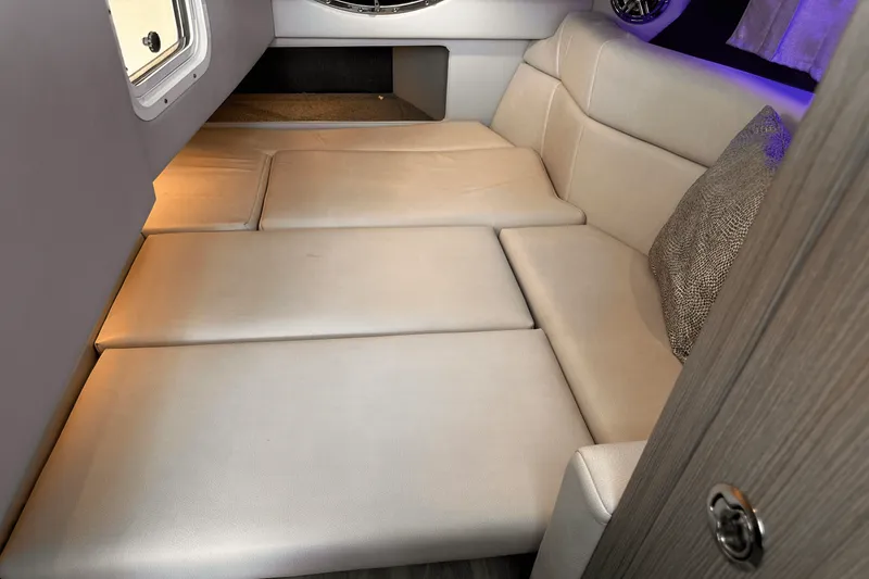 Slide: The Image of Formula 330 CROSSOVER BOWRIDER 2020 - 20