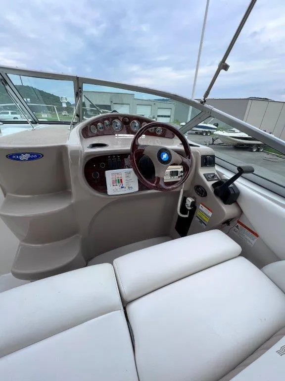 Slide: The Image of Four Winns 268 Vista 2005 - 7