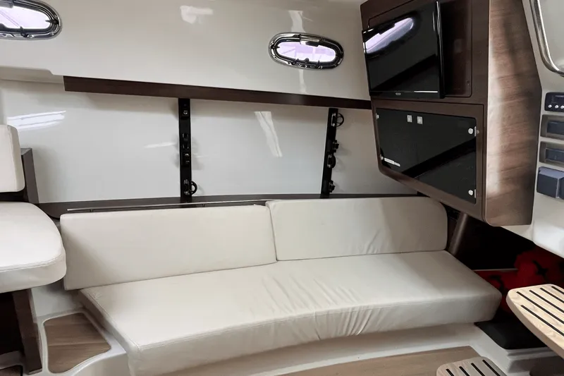 Slide: The Image of Boston Whaler 345 CONQUEST 2022 - 14