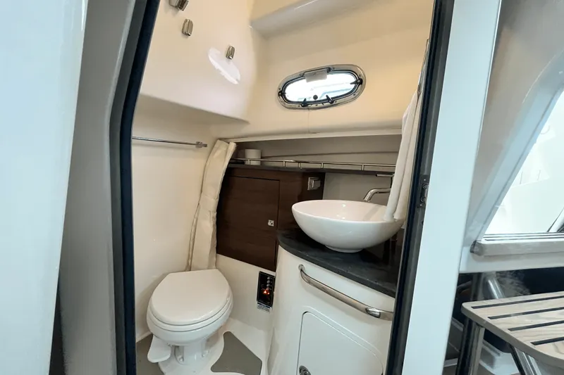 Slide: The Image of Boston Whaler 345 CONQUEST 2022 - 17