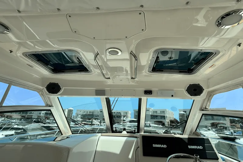 Slide: The Image of Boston Whaler 345 CONQUEST 2022 - 20