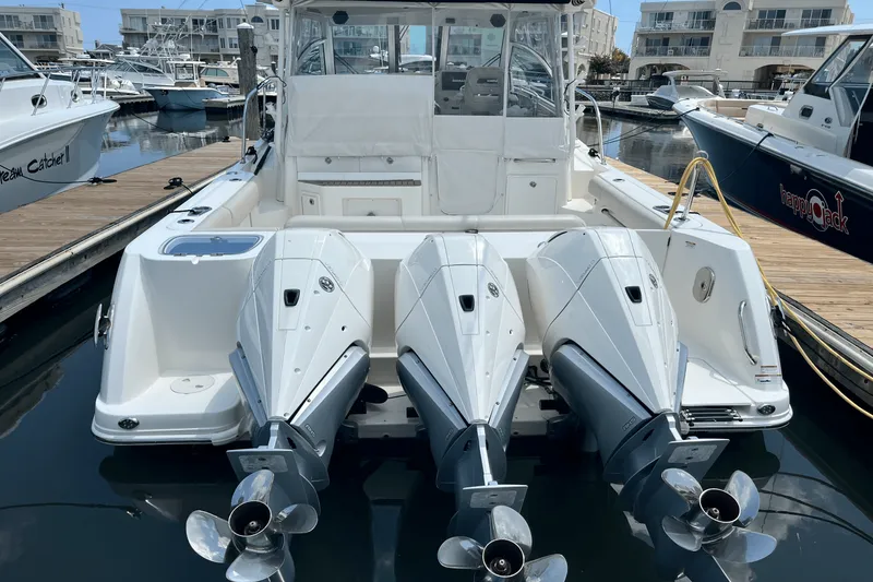 Slide: The Image of Boston Whaler 345 CONQUEST 2022 - 4