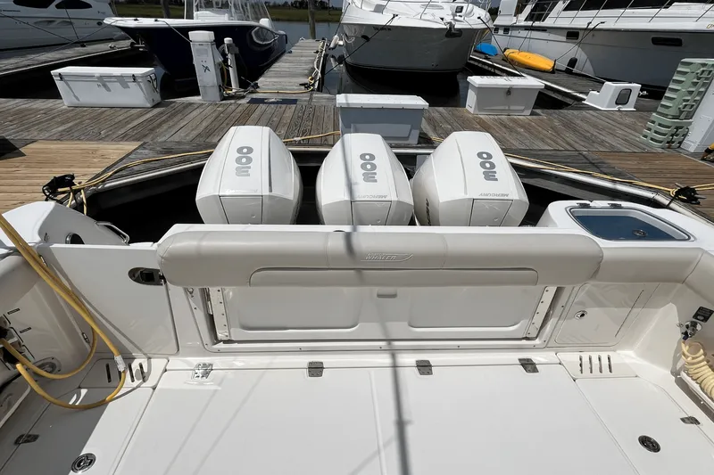 Slide: The Image of Boston Whaler 345 CONQUEST 2022 - 9