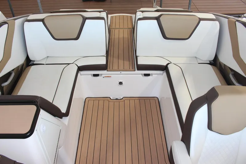 Slide: The Image of 2023 Yamaha Boats 252SE interior seating with teak flooring. - 11