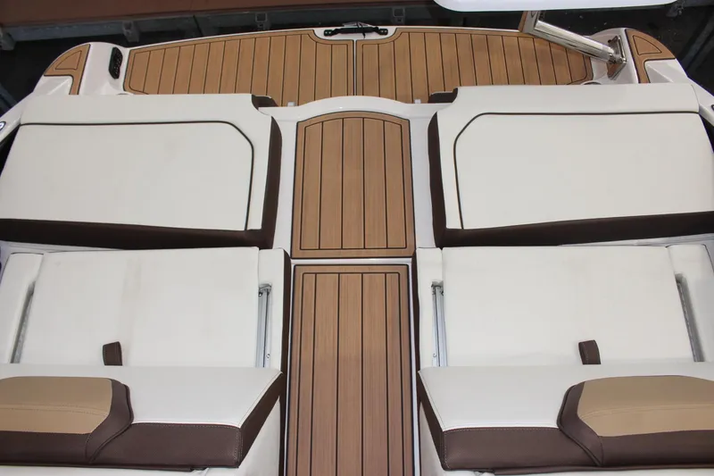 Slide: The Image of 2023 Yamaha Boats 252SE interior with white and brown seating and teak flooring. - 12