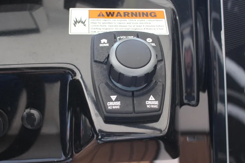 Slide: The Image of Control panel of 2023 Yamaha Boats 252SE with warning label. - 8
