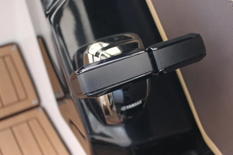 Slide: The Image of Close-up of the throttle control on a 2023 Yamaha Boats 252SE. - 9
