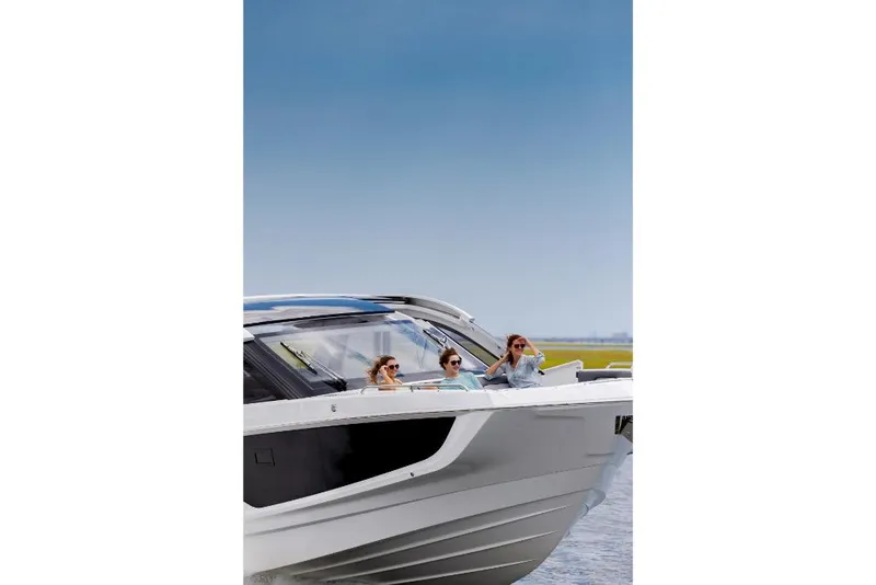Slide: The Image of Galeon 375 GTO 2023 - 125