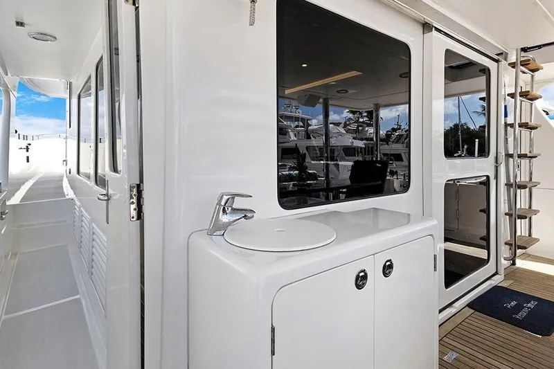 Slide: The Image of Outer Reef 610 Motoryacht 2020 - 18