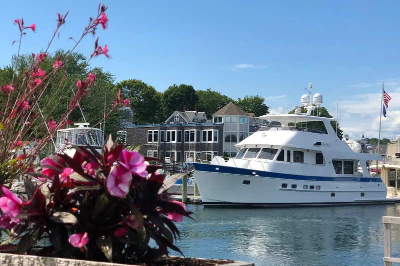 Slide: The Image of Outer Reef 610 Motoryacht 2020 - 2